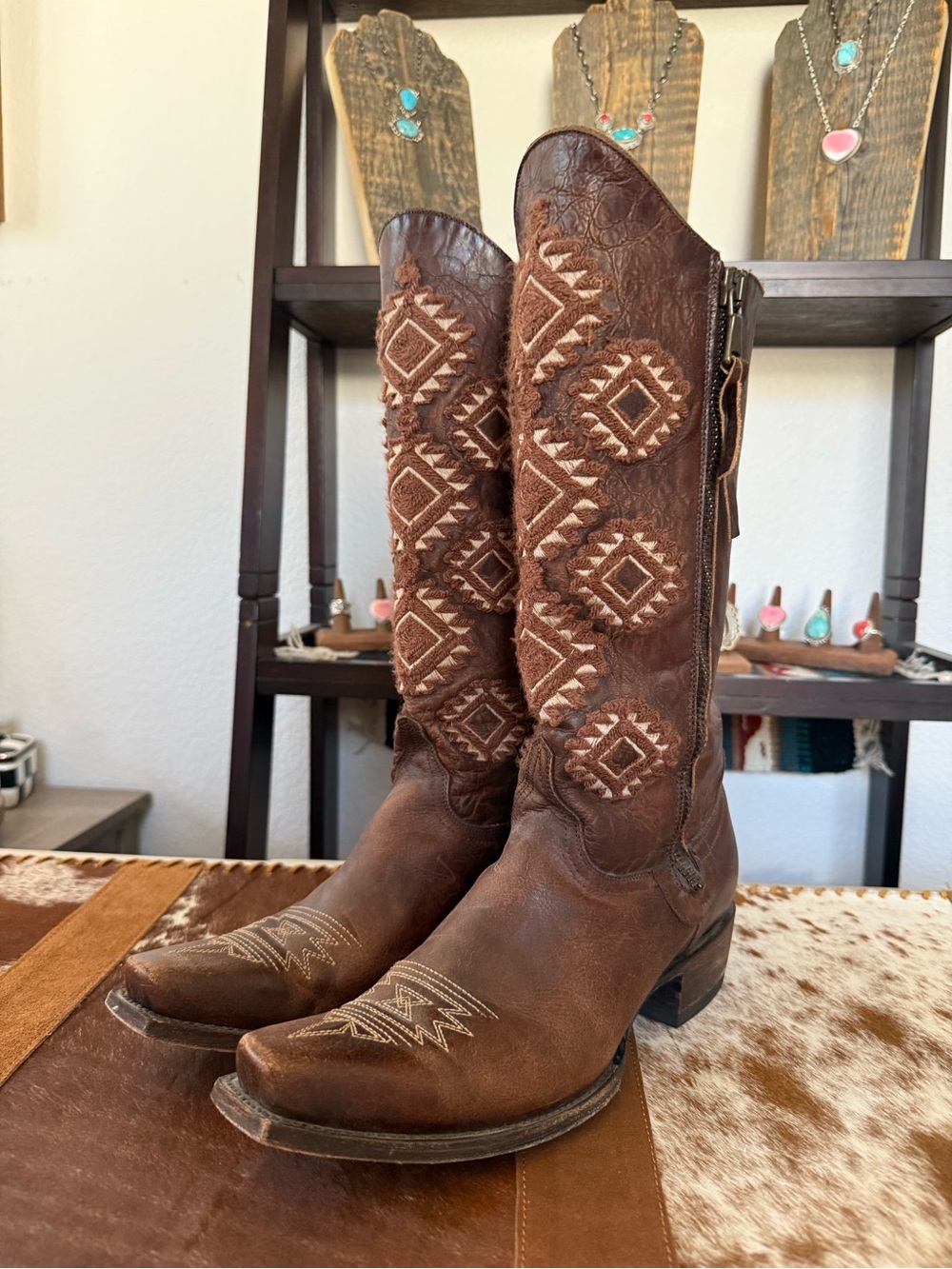 Idyllwind Brown Embroidered Leather Western Heeled Boots